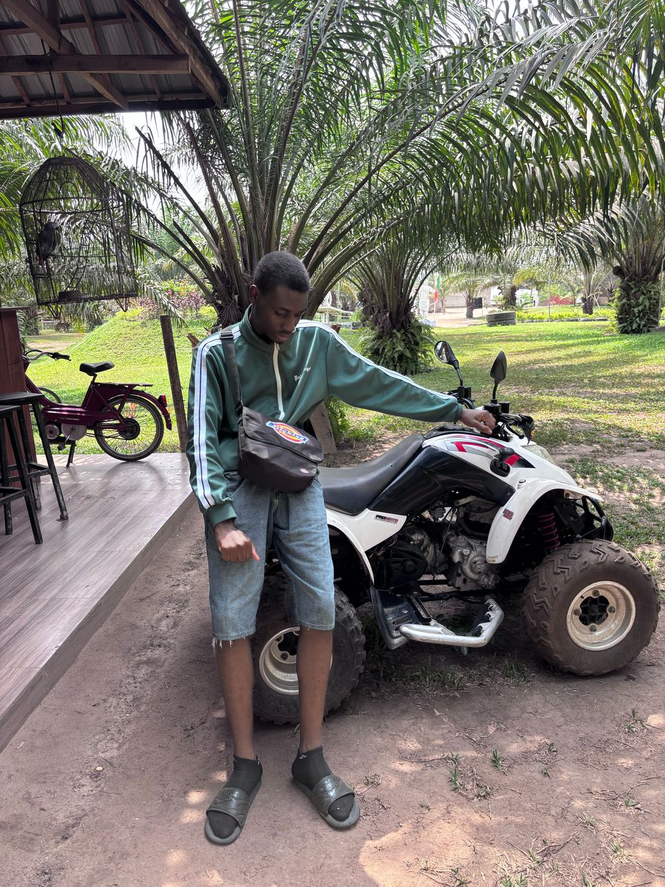 Un goat sur ça moto